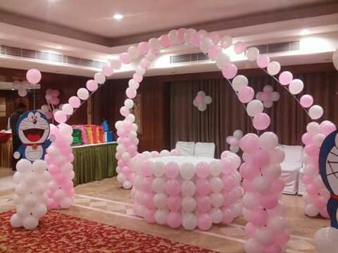 PINK AND WHITE 200 BALLOON CIRCLE DECORATION 